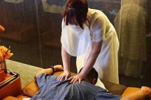 为什么让男按摩师摸会感觉好爽？