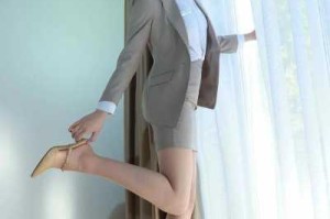 为什么中文字幕制服丝袜国产精品第 1 页会受关注？