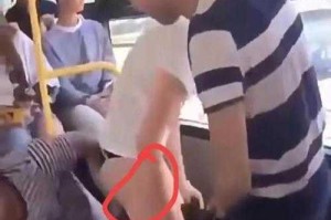 在公交车上弄到高 C 了怎么办？车上这么多人，好尴尬啊