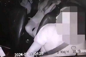 我半夜摸妺妺的奶 C，这正常吗？