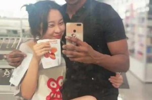 一女三黑人玩 4P 惨叫 A 片，为何如此刺激？