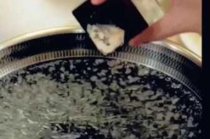 为什么会被焯到翻白眼？如何避免被焯到翻白眼？怎样防止被焯到翻白眼？