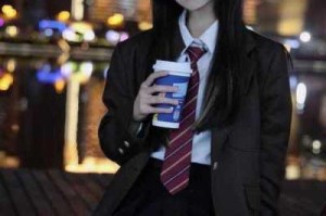 十九岁暴躁少女 csgo 免费观看？为何她会如此暴躁？如何解决？