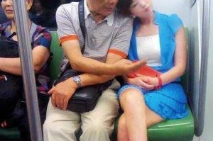为什么公交车上会有 H 肉？