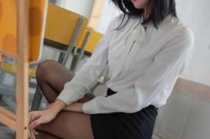 为什么黑丝高跟美女被艹视频如此受欢迎？