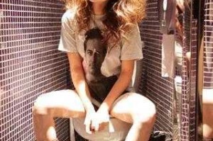 为什么有的女人会骚逼？如何避免被骚逼的女人伤害？怎样识别骚逼的女人？