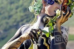 张筱雨大胆艺术照为何如此受欢迎？