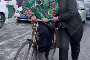 东北老太婆视频为什么会在网络上传播？如何保护自己免受此类视频的侵害？怎样举报东北老太婆视频？