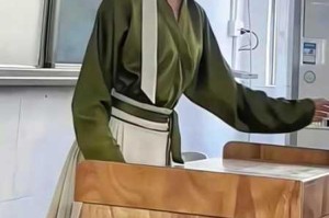 老师为何要这样做？学生的感受是怎样的？被老师摁着强进了好爽，这种行为是否合适？