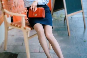 为什么 JIZZ 丝袜壮感的 18 老师能够成为众多学生的梦中情人？