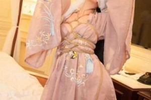曰本美女禁止 18 视频为何躺在床上？
