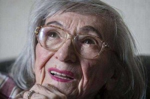 为什么老女人会帮他擦毛茸茸的地方？