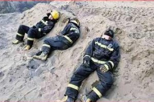消防员野外糙汉动漫中，为什么消防员会哭？高 H 又代表什么？如何理解这种情节？